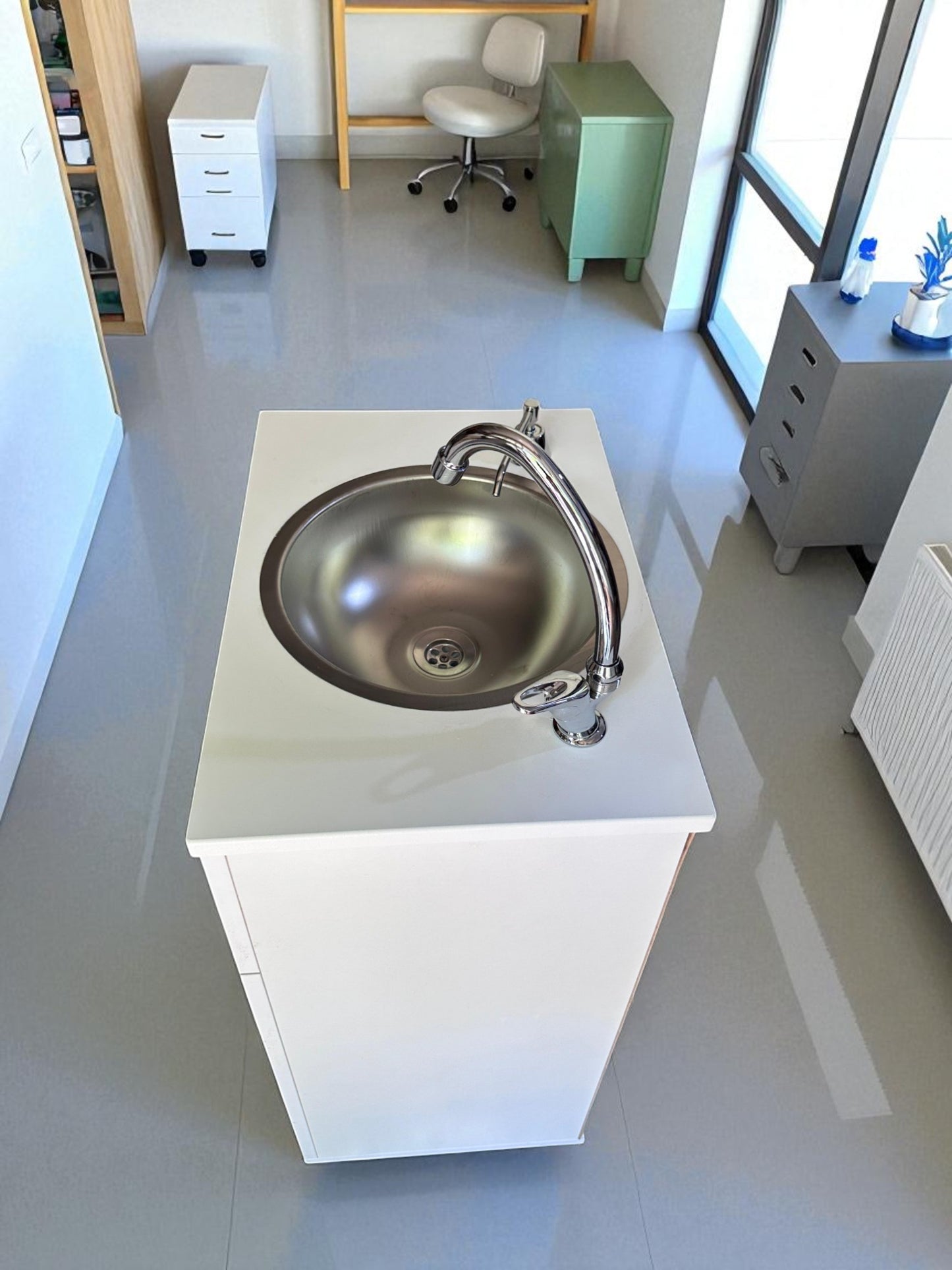 Portable Sink with Hydro Pump | Mobile Hand Wash Station | Silent Electric Water Pump Sink | Rolling Hygiene Unit for Clinics, Salons, Offices