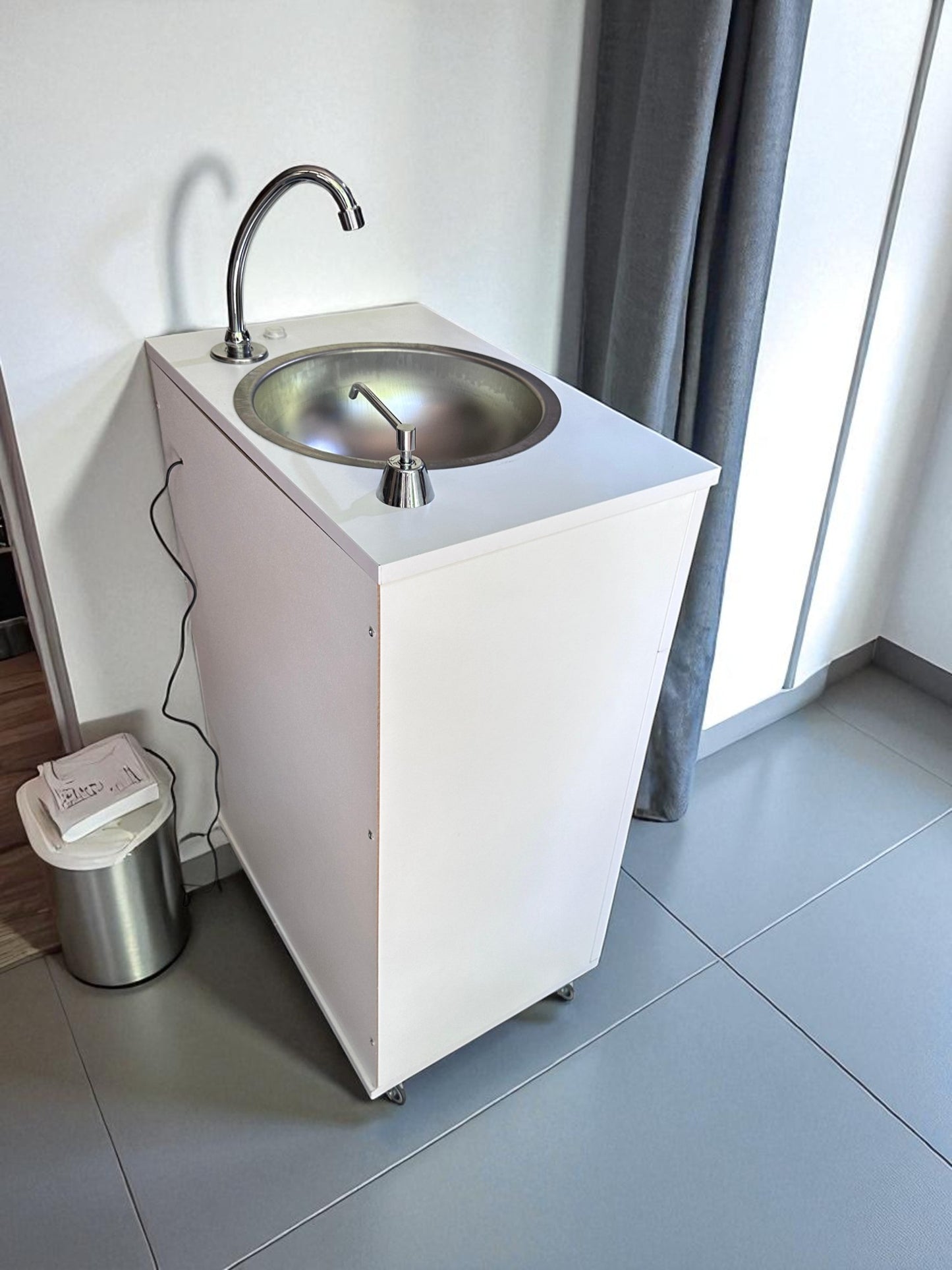 Portable Sink with Submersible Pump | Mobile Hand Wash Station | Compact Rolling Sink for Salons, Clinics, Events & Offices