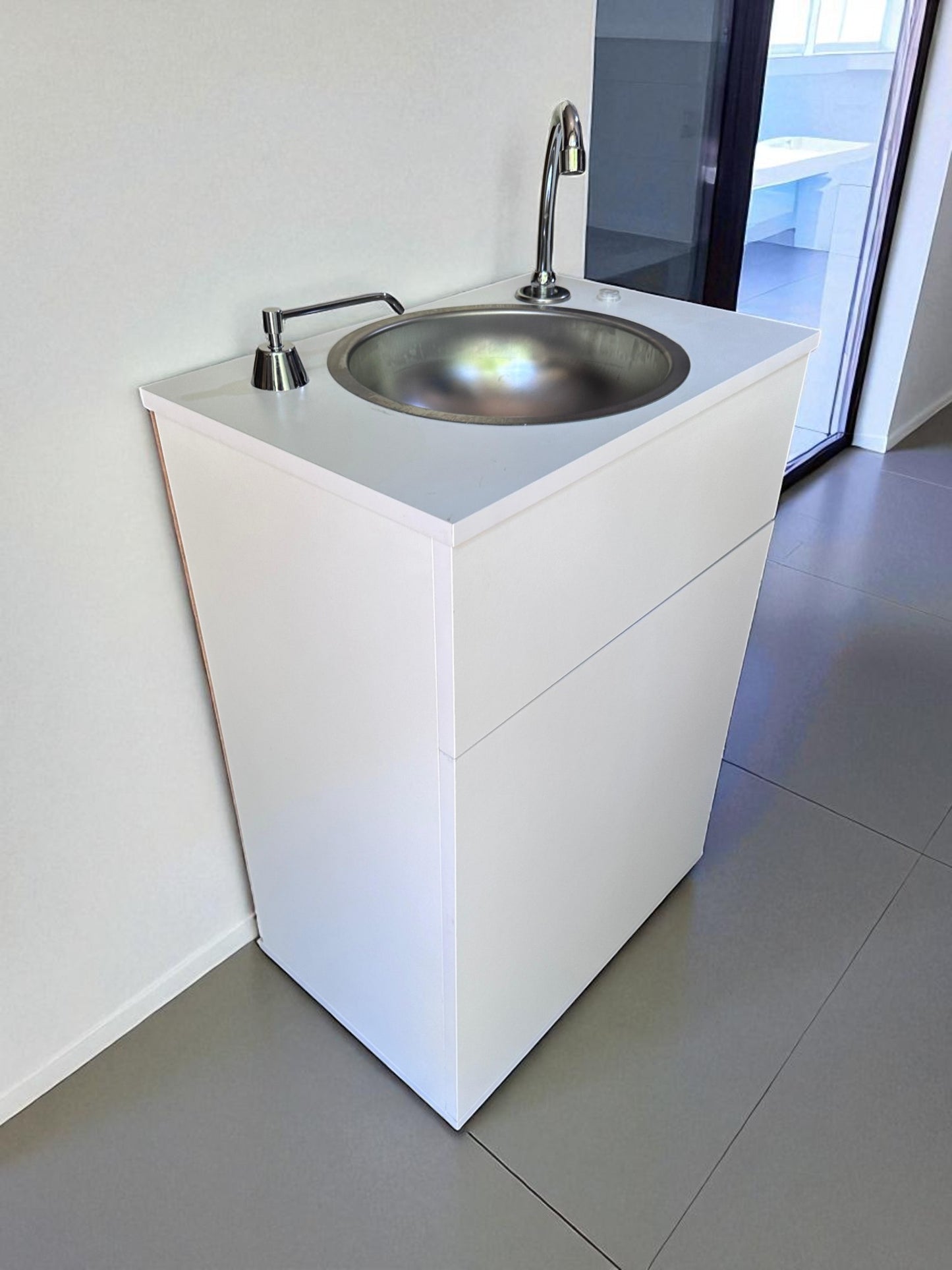 Portable Sink with Submersible Pump | Mobile Hand Wash Station | Compact Rolling Sink for Salons, Clinics, Events & Offices
